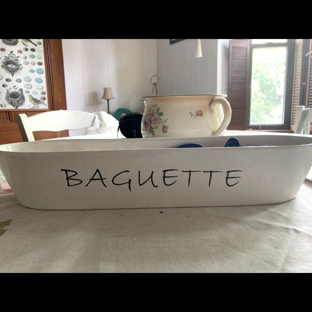 Ceramic baguette holder